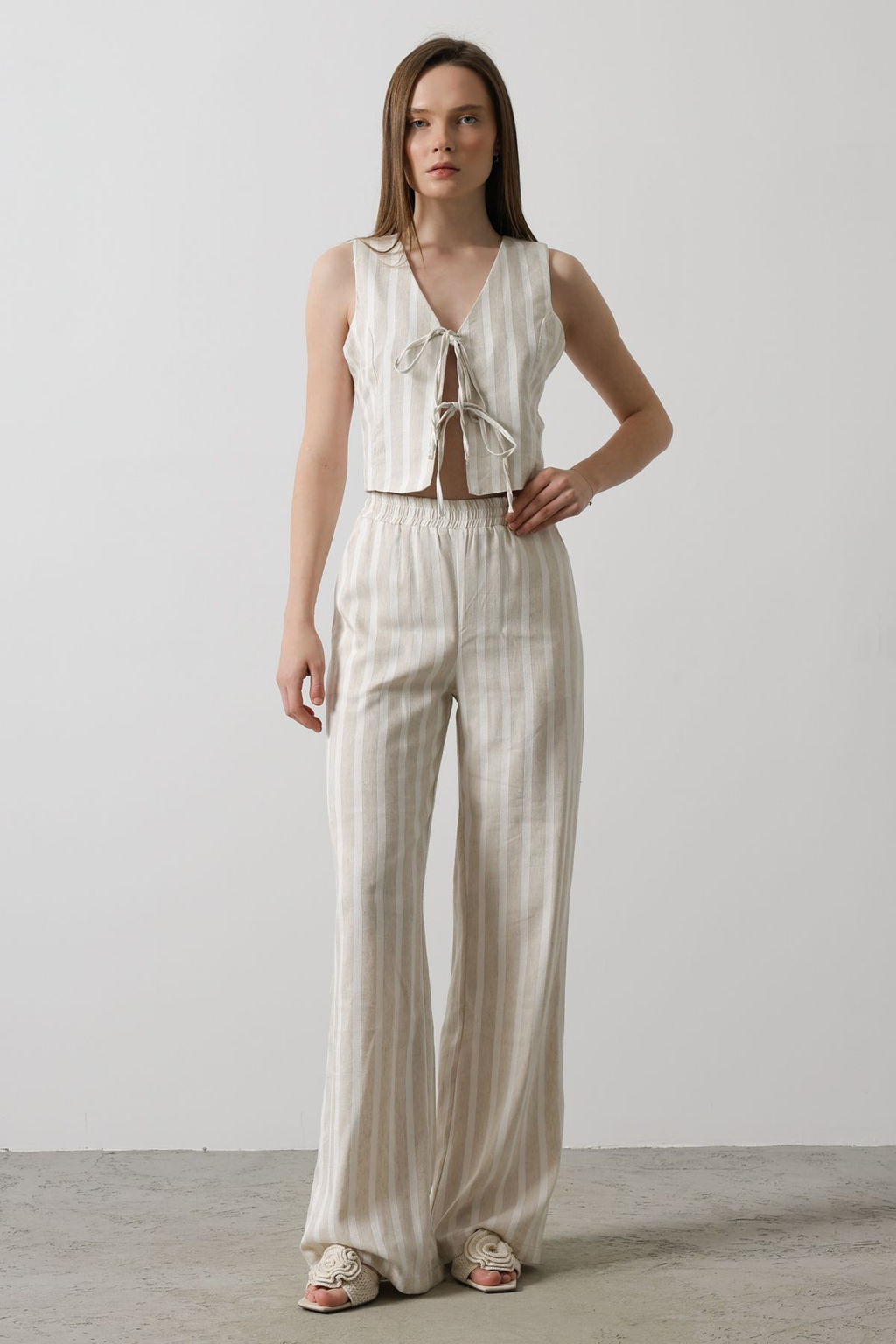 TRENDYOLMILLA Bej Keten Gorunumlu Cizgili Beli Lastikli Cigarette Pantolon TWOSS25PL00037 фото 2