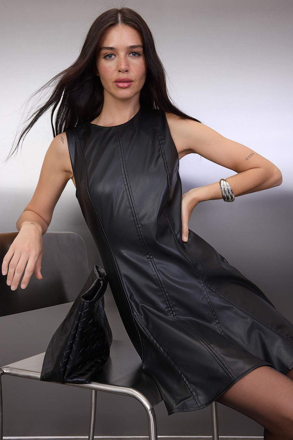 Siyah Duz Suni Deri Godeli K?sa / Mini Dokuma Elbise TWOAW26EL00329