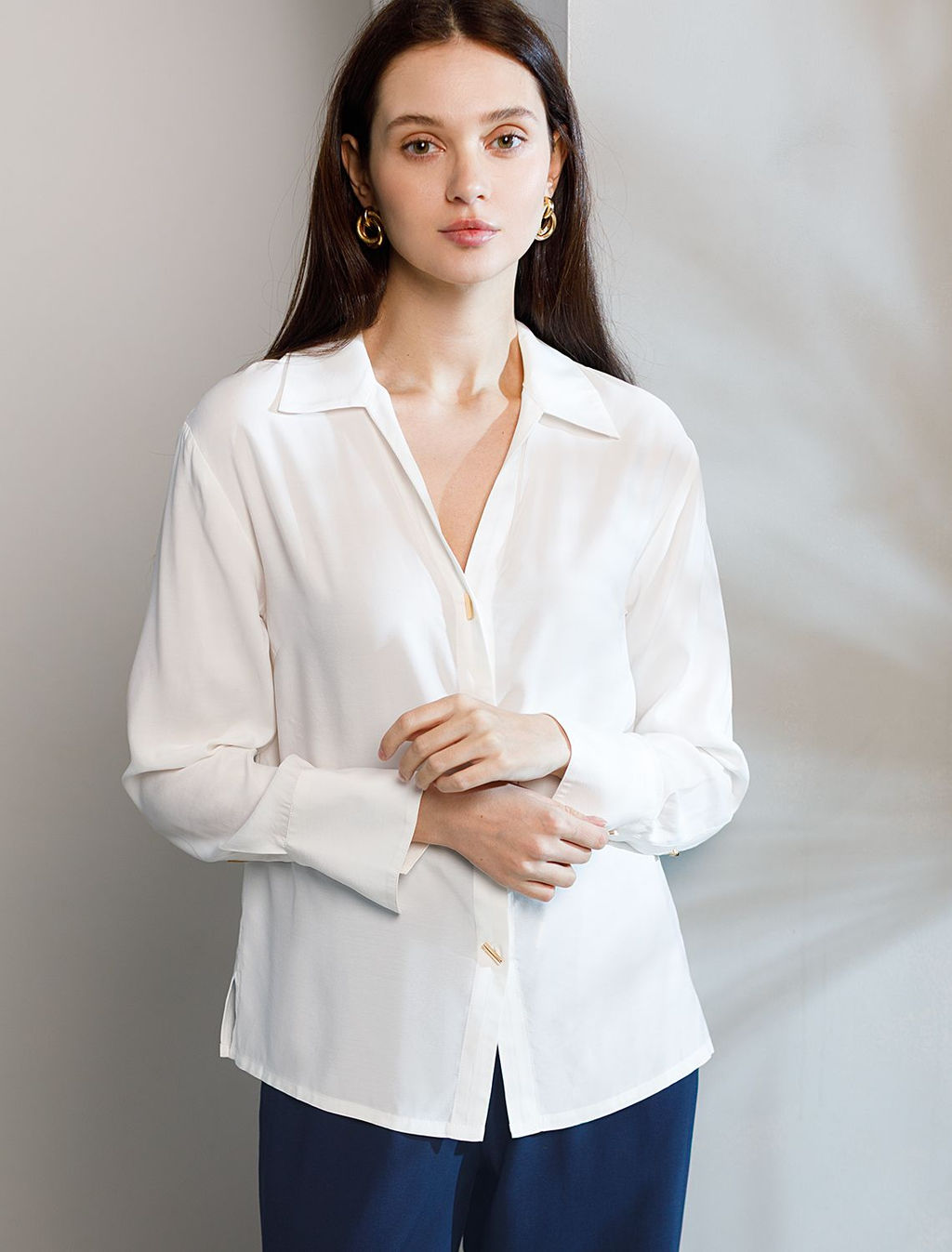 Блузка с широкими манжетами из вискозы с лиоцеллом