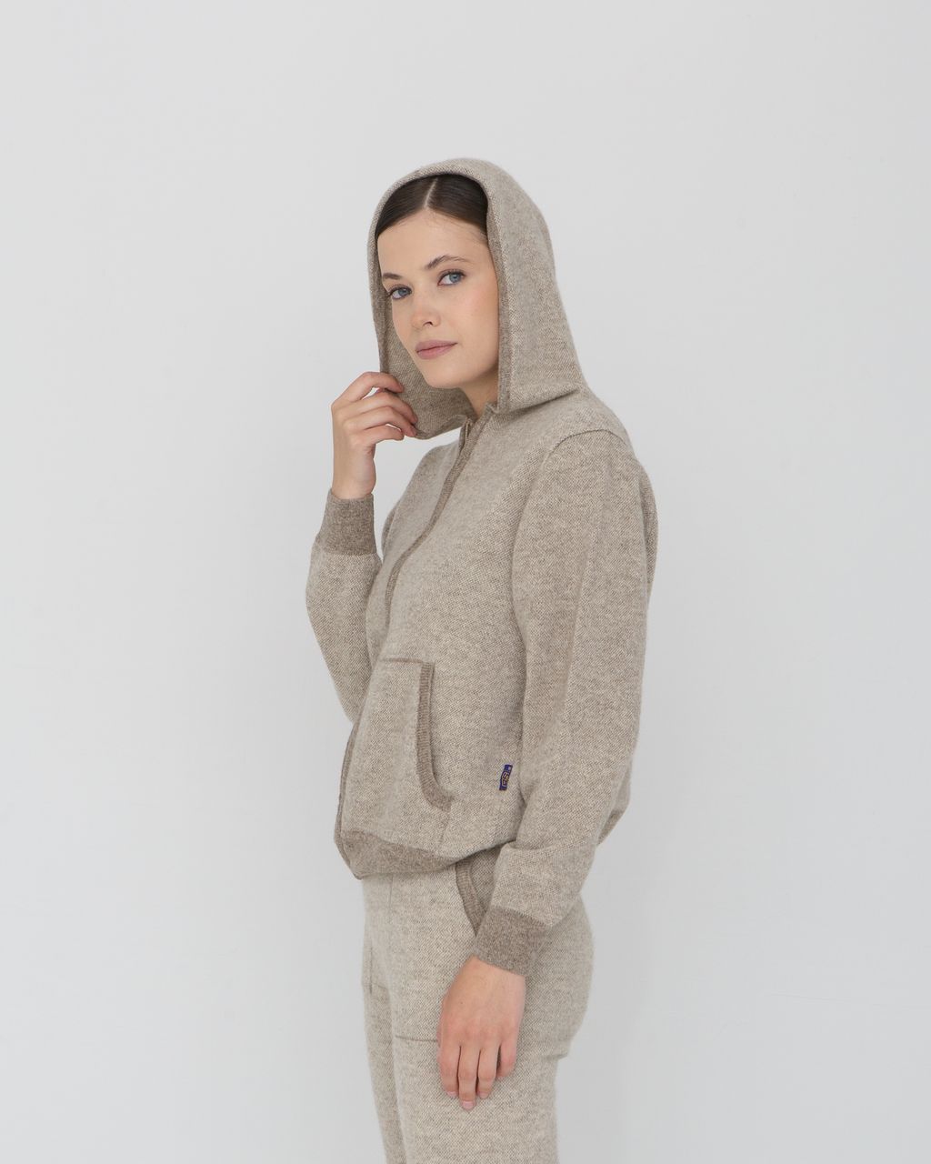 Кофта из 100% шерсти с капюшоном BS
