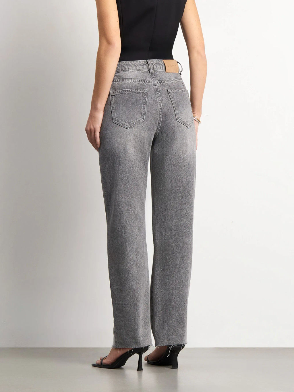 ЕМКА / Джинсы Mom Fit 369 - Emka фото 5