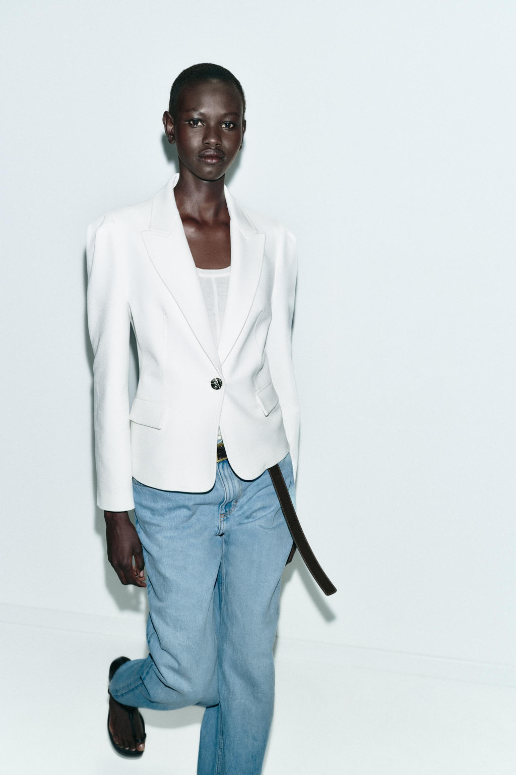TAILORED BLAZER WITH PRONOUNCED SHOULDERS - Zara фото 3
