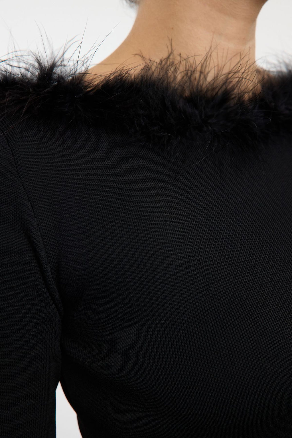 Siyah Kay?k ve Yaka Detayl?. Fitted/Vucudu Saran Triko Kazak TWOAW25KZ00132 - Trendyolmilla фото 4