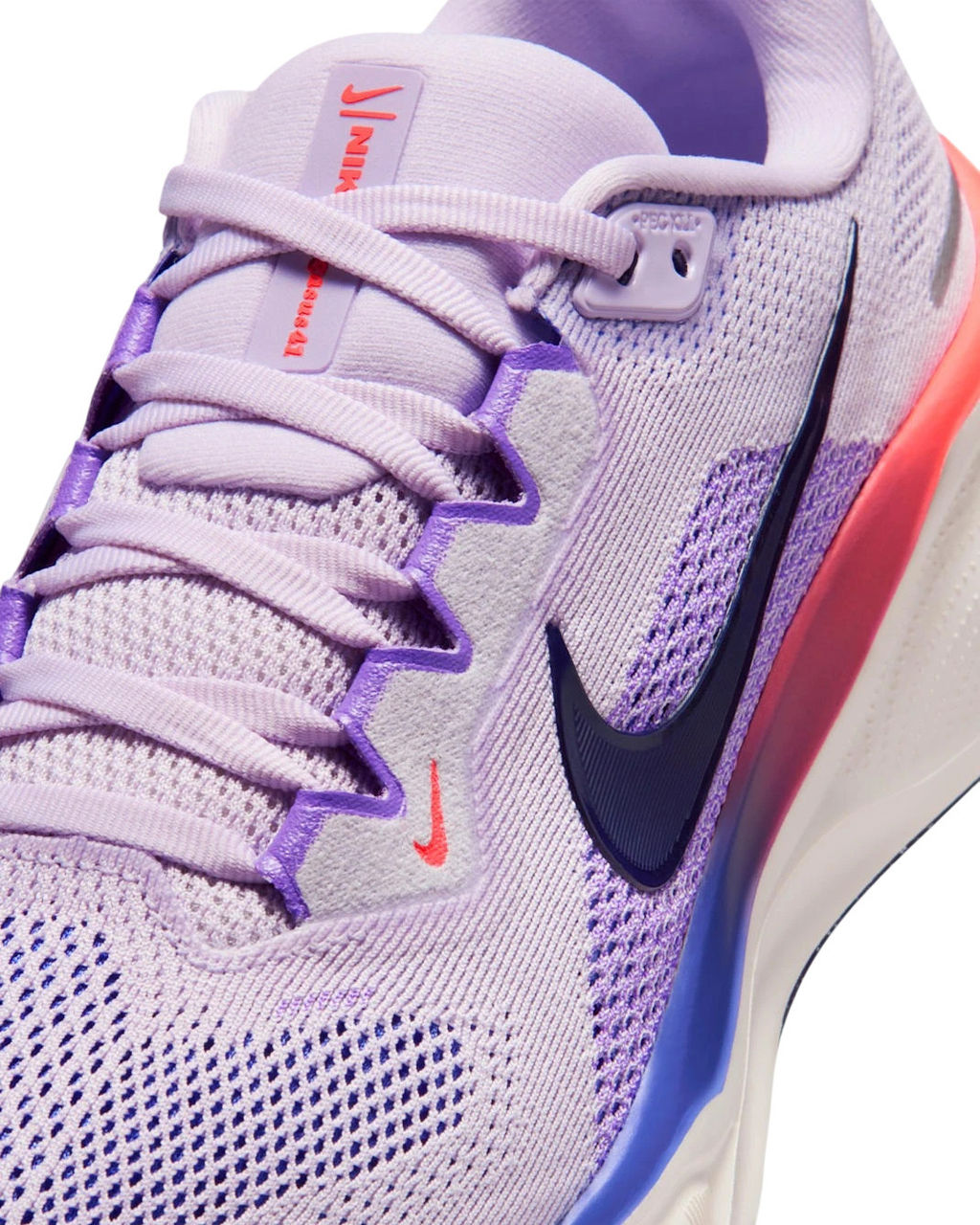 Кроссовки женские