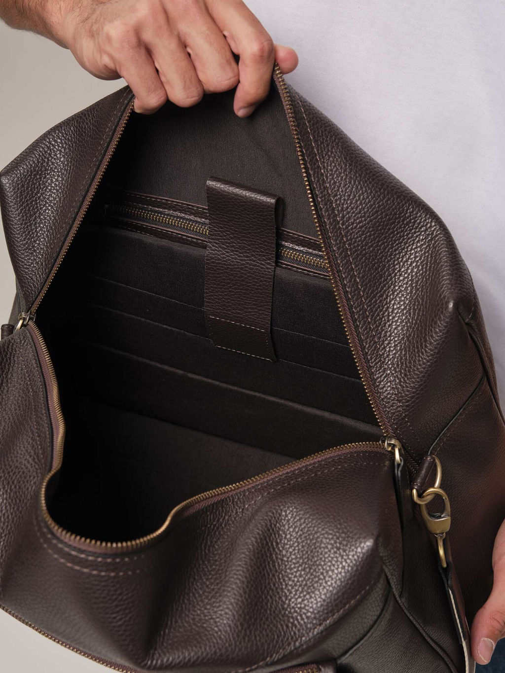 Сумка дорожная Azaro 8048 т.коричневый