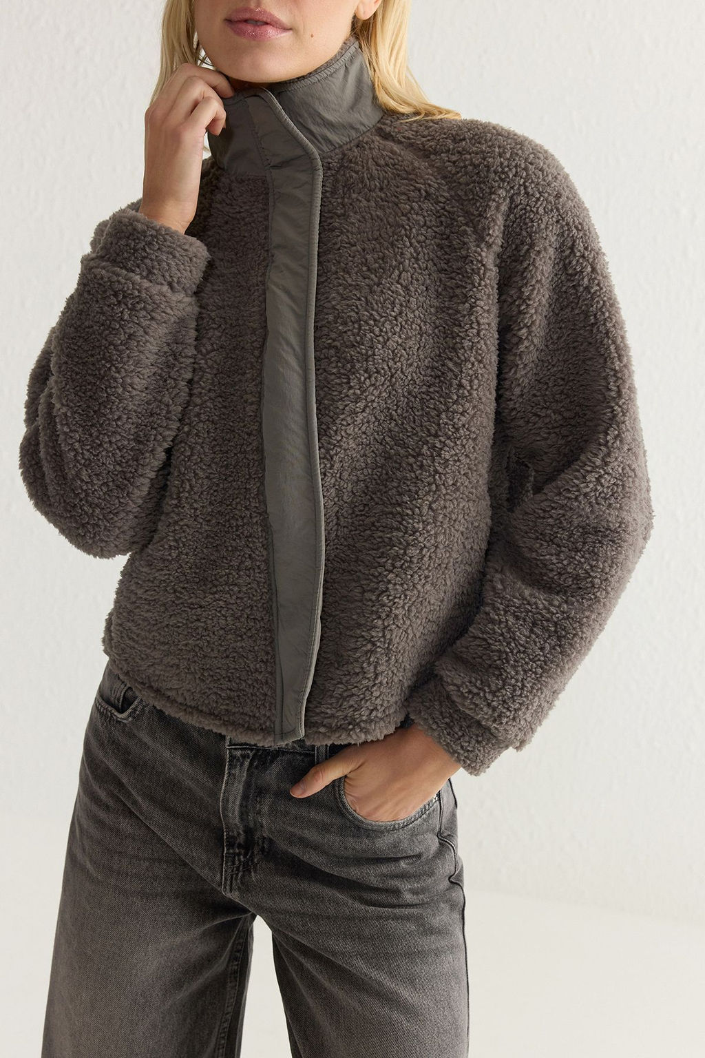 TRENDYOLMILLA Tas Pelus Regular/Normal Kal?p Dokuma Garnili Fermuarl? Kal?n Orme Sweatshirt TWOAW25SW00139  фото 8