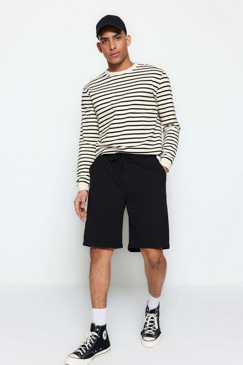 Basic Siyah Oversize/Genis Kesim Lastik Belli Bagc?kl? Sort TMNSS22SR0257