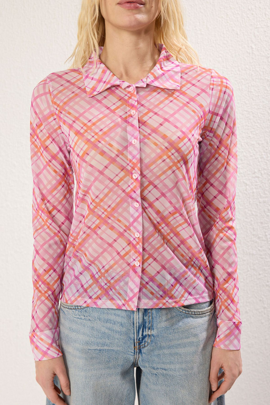 Pembe Tul Fitted/Vucuda Oturan Ekose Desenli Esnek Gomlek TWOSS25GO00045