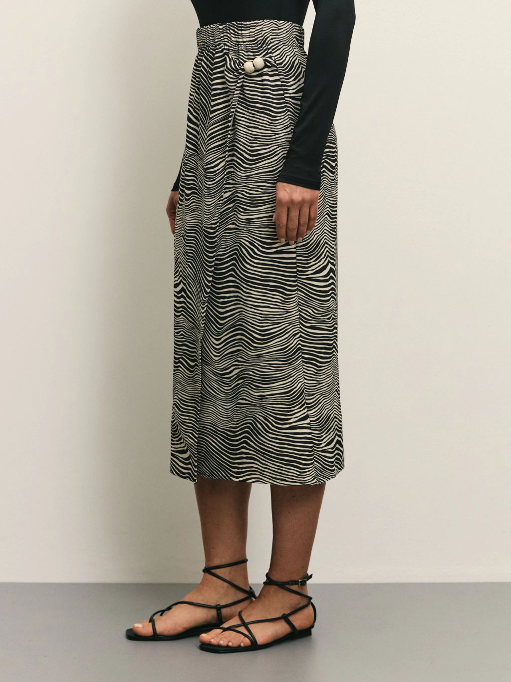 Юбка на запах с декоративными бусинами / Zarina  фото 3