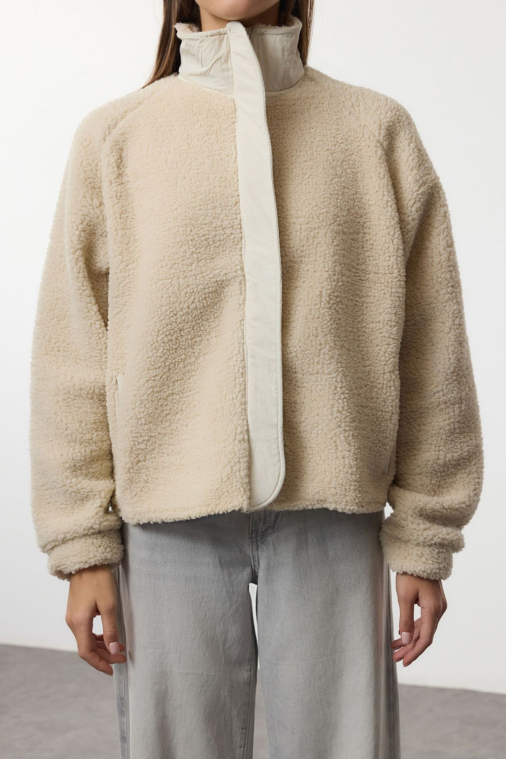 TRENDYOLMILLA Tas Pelus Regular/Normal Kal?p Dokuma Garnili Fermuarl? Kal?n Orme Sweatshirt TWOAW25SW00139