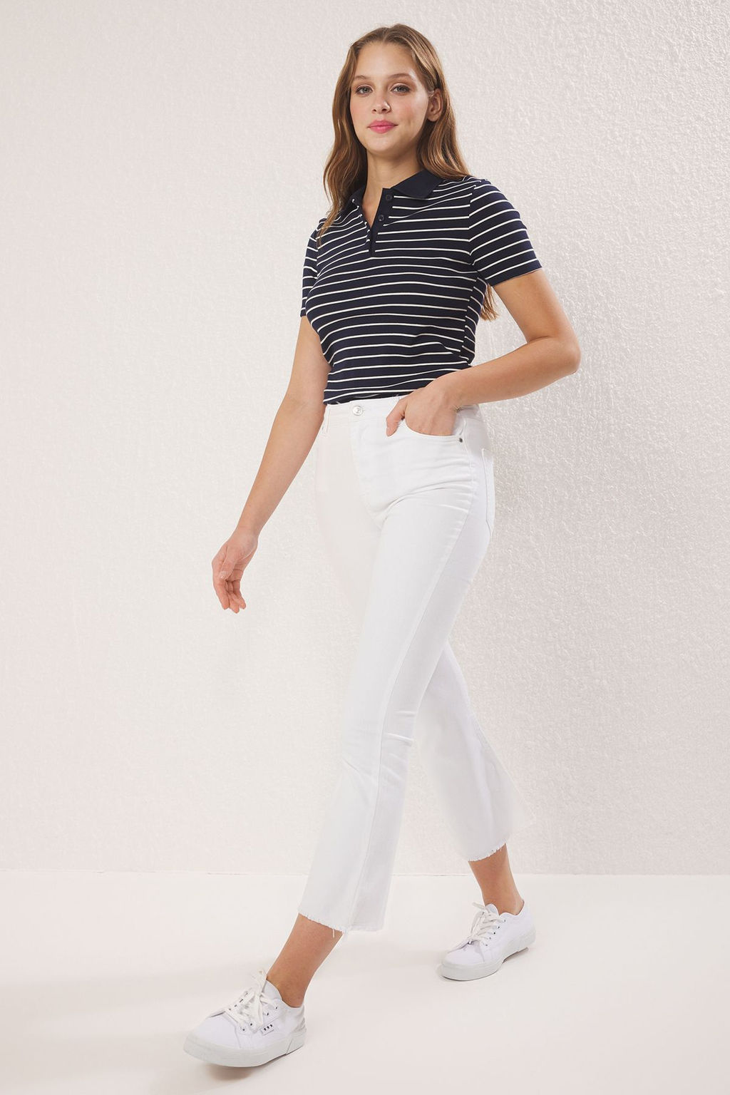 Beyaz Pacas? Kesikli Yuksek Bel Crop Flare Jeans TWOSS25JE00266 - Trendyolmilla фото 2