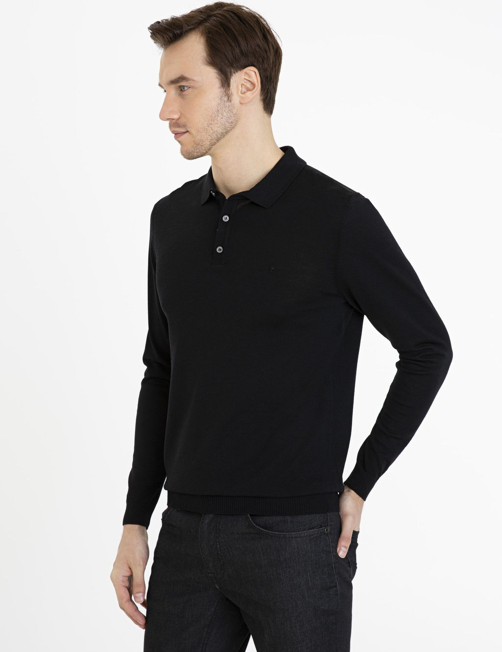 Черный базовый трикотажный свитер приталенного кроя с воротником-поло - Cacharel фото 3
