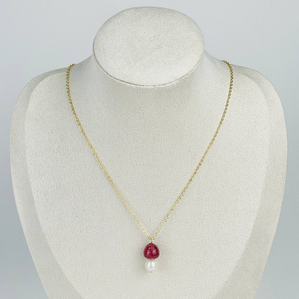 Колье на цепочке Грибочек из Клубничного кварца и Жемчуга