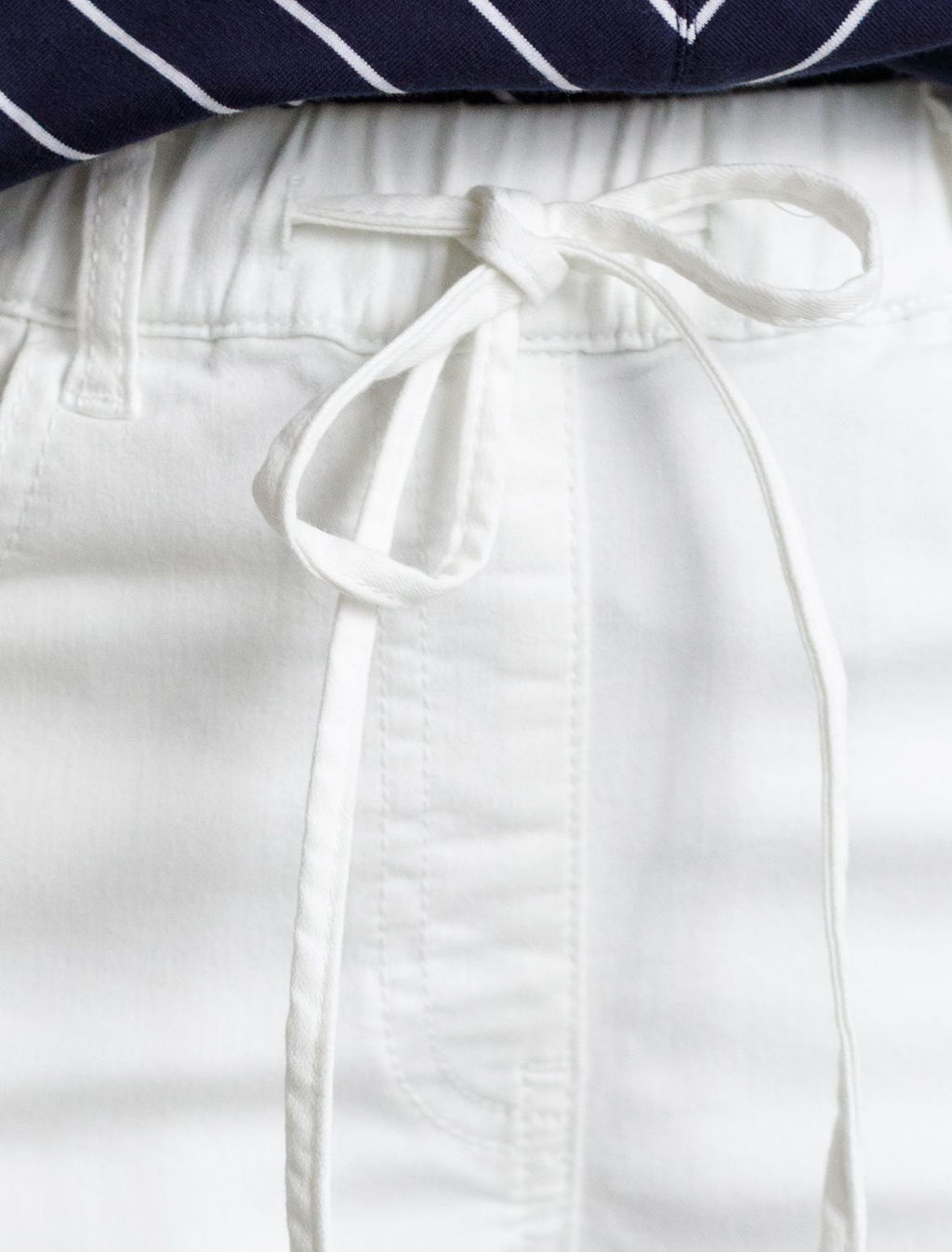 Шорты с резинкой на поясе из облегченного денима