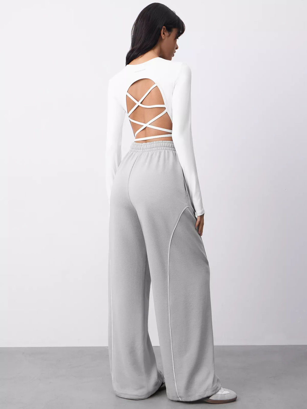 Спортивные брюки с декоративными кантами