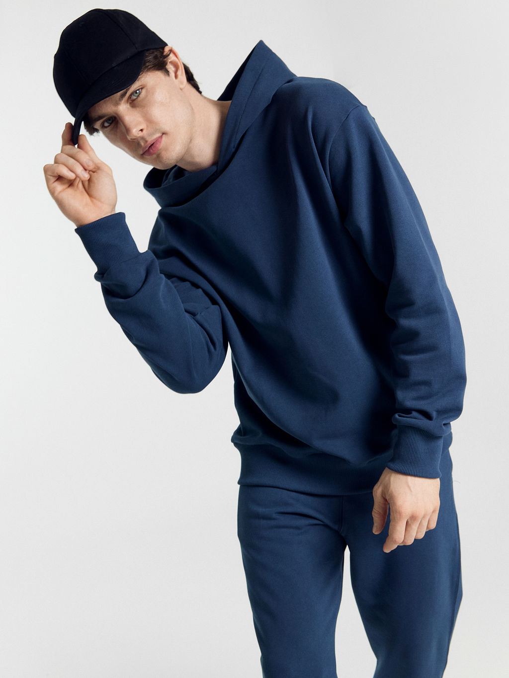 Анорак мужской в синем цвете морская глубина 121806