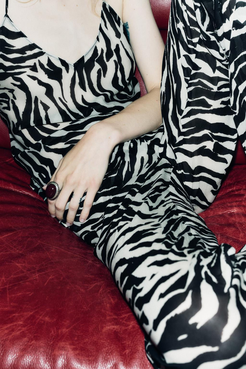 ANIMAL PRINT TROUSERS - Zara фото 3