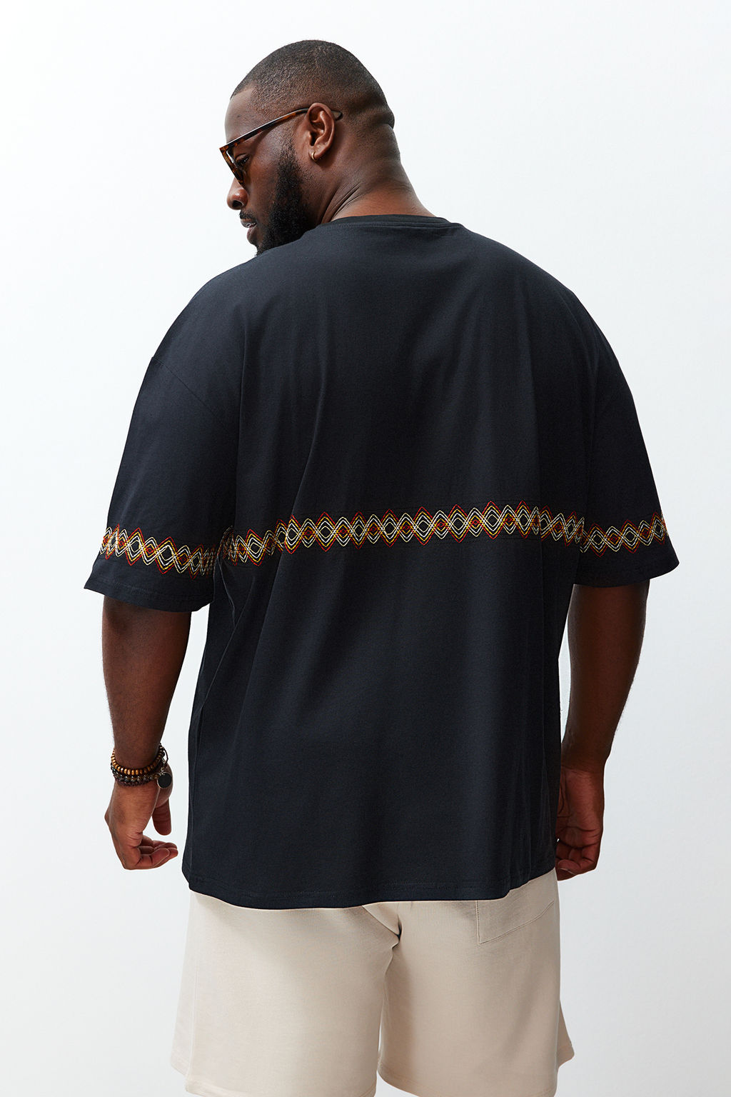 TRENDYOL MAN Buyuk Beden Siyah Oversize/Genis Kesim %100 Pamuklu Etnik Nak?sl? Rahat T-Shirt TMNSS24BF00008 - Trendyolmilla фото 6