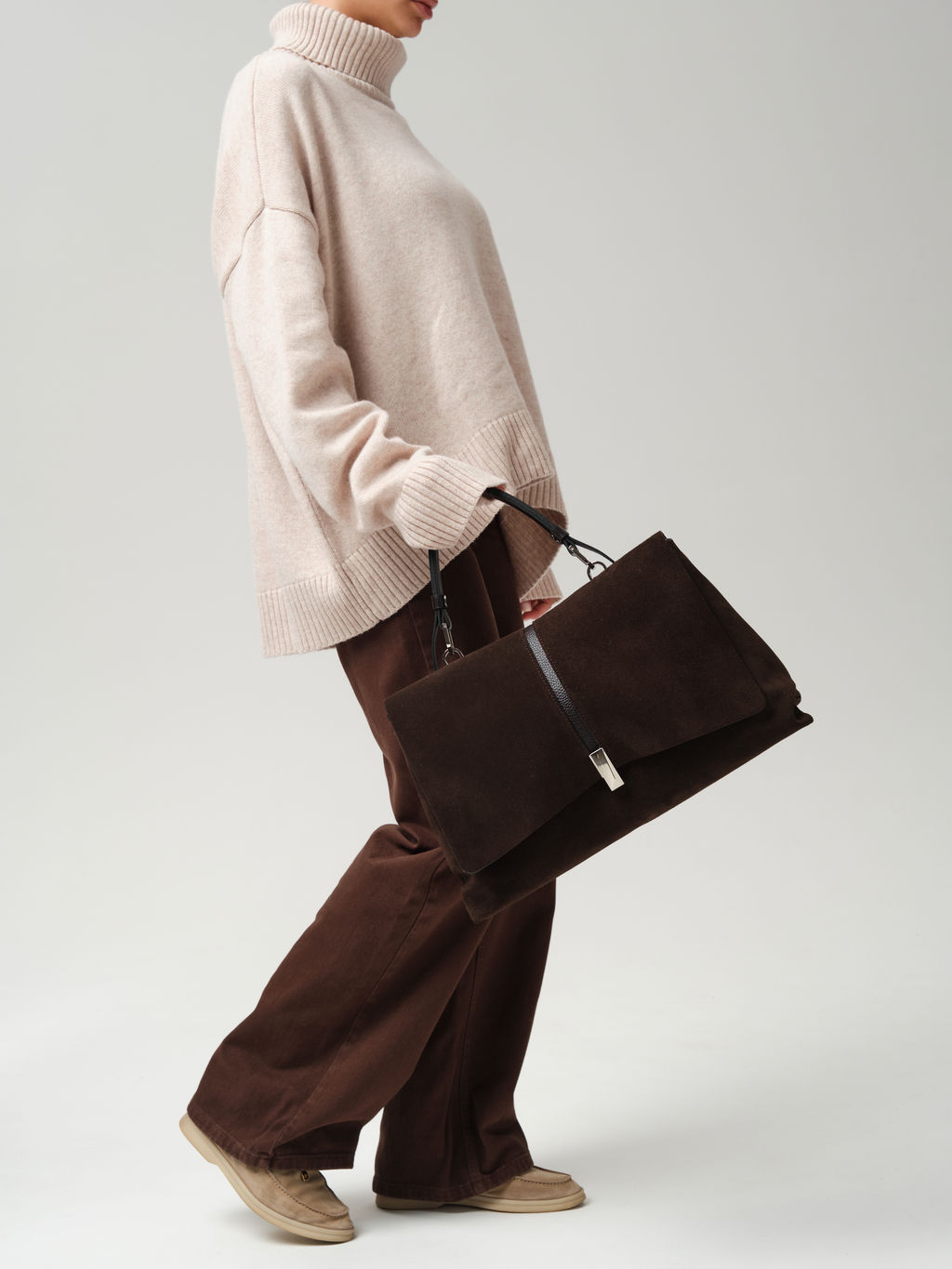 Замшевая сумка сэтчел Colette DBR 31349 черный каштан  фото 13