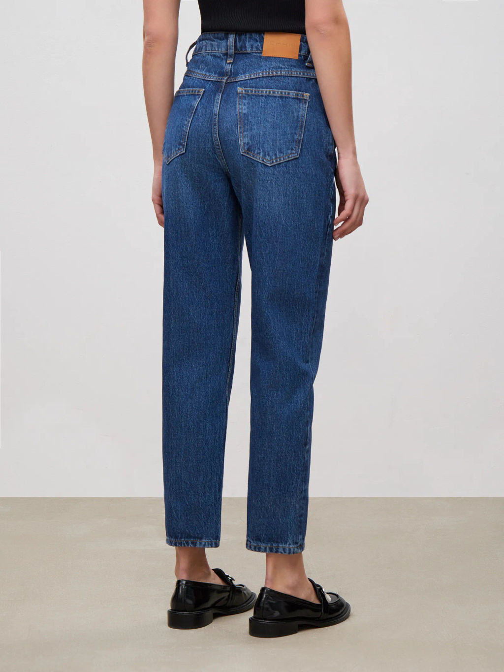 ЕМКА / Зауженные джинсы из плотного натурального хлопка - Emka фото 4