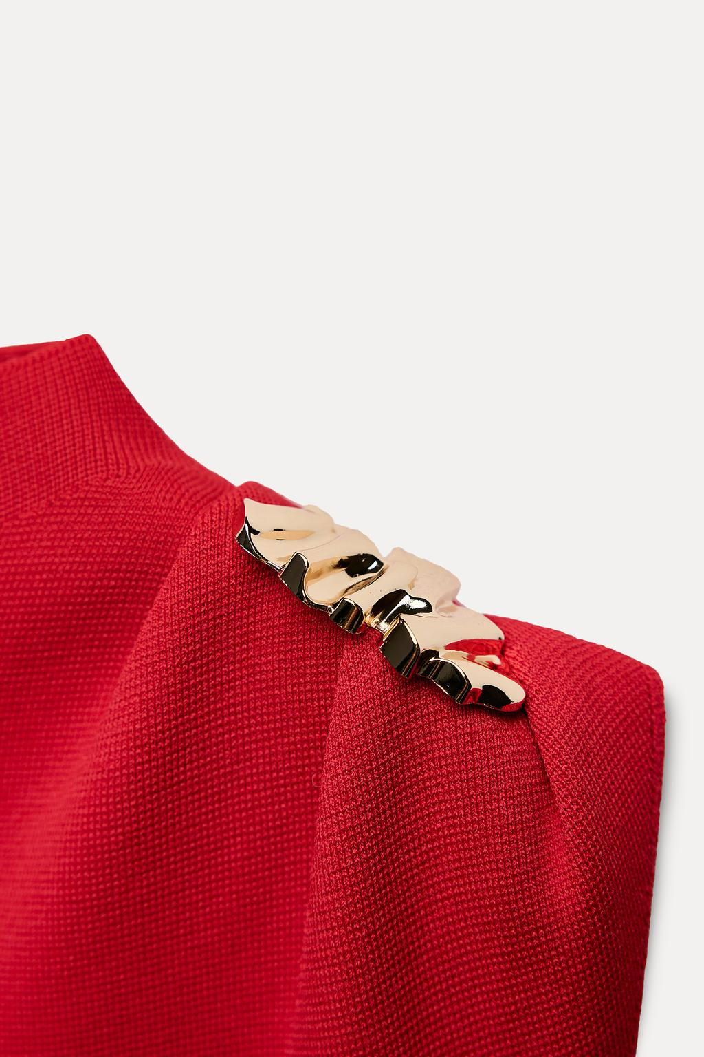 PLAIN KNIT TOP WITH GOLD APPLIQUE - Zara фото 5