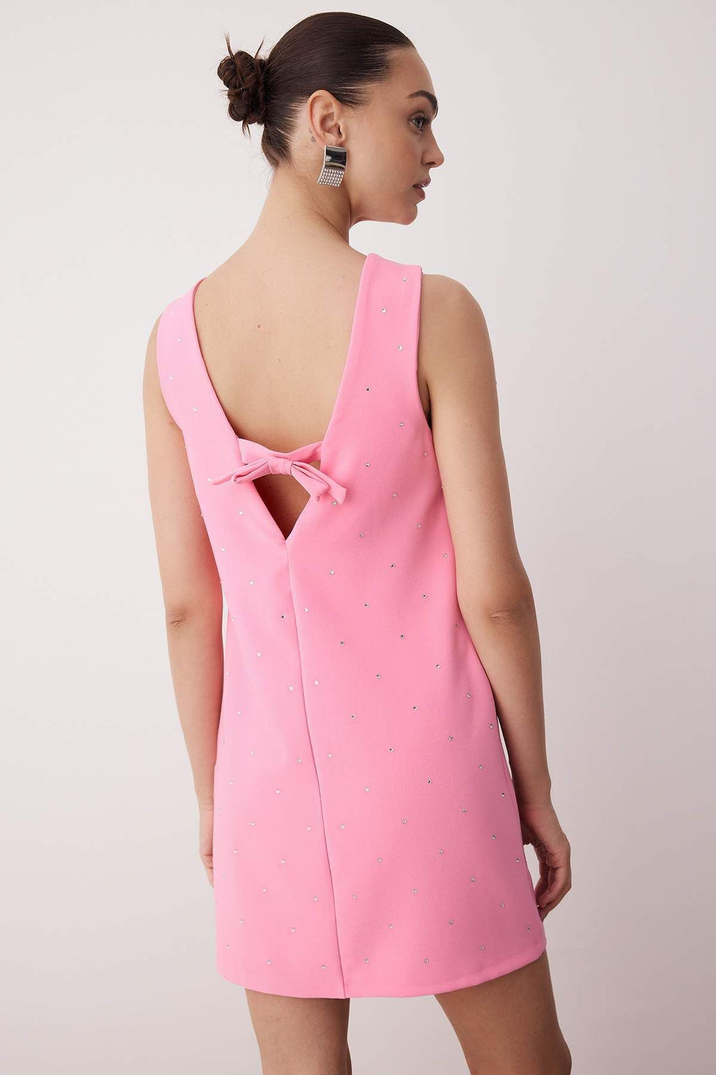 TRENDYOLMILLA Siyah Parlak Tas Baskl? Super Mini Elbise TPRAW25EL00192 фото 4