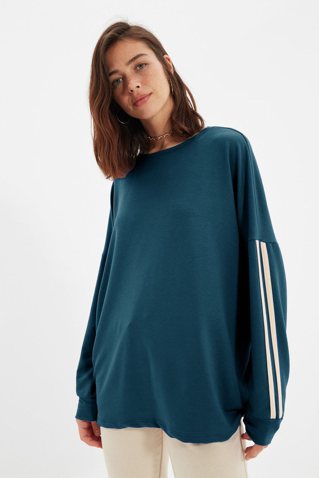 TRENDYOLMILLA Siyah Serit Detayl? Oversize/Genis Kal?p Ince Orme Sweatshirt TWOAW22SW1258 фото 9