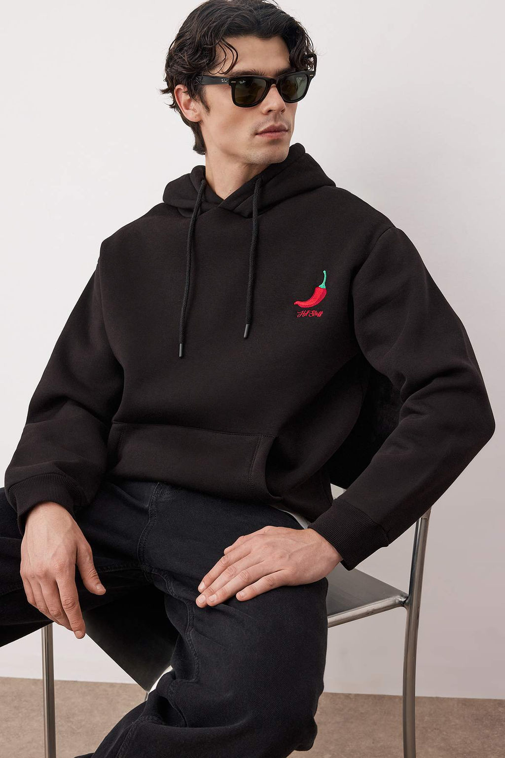 Siyah Biber Nak?sl? Oversize/Genis Kesim Ici Polarl? Kapusonlu Sweatshirt TMNAW25SW00016