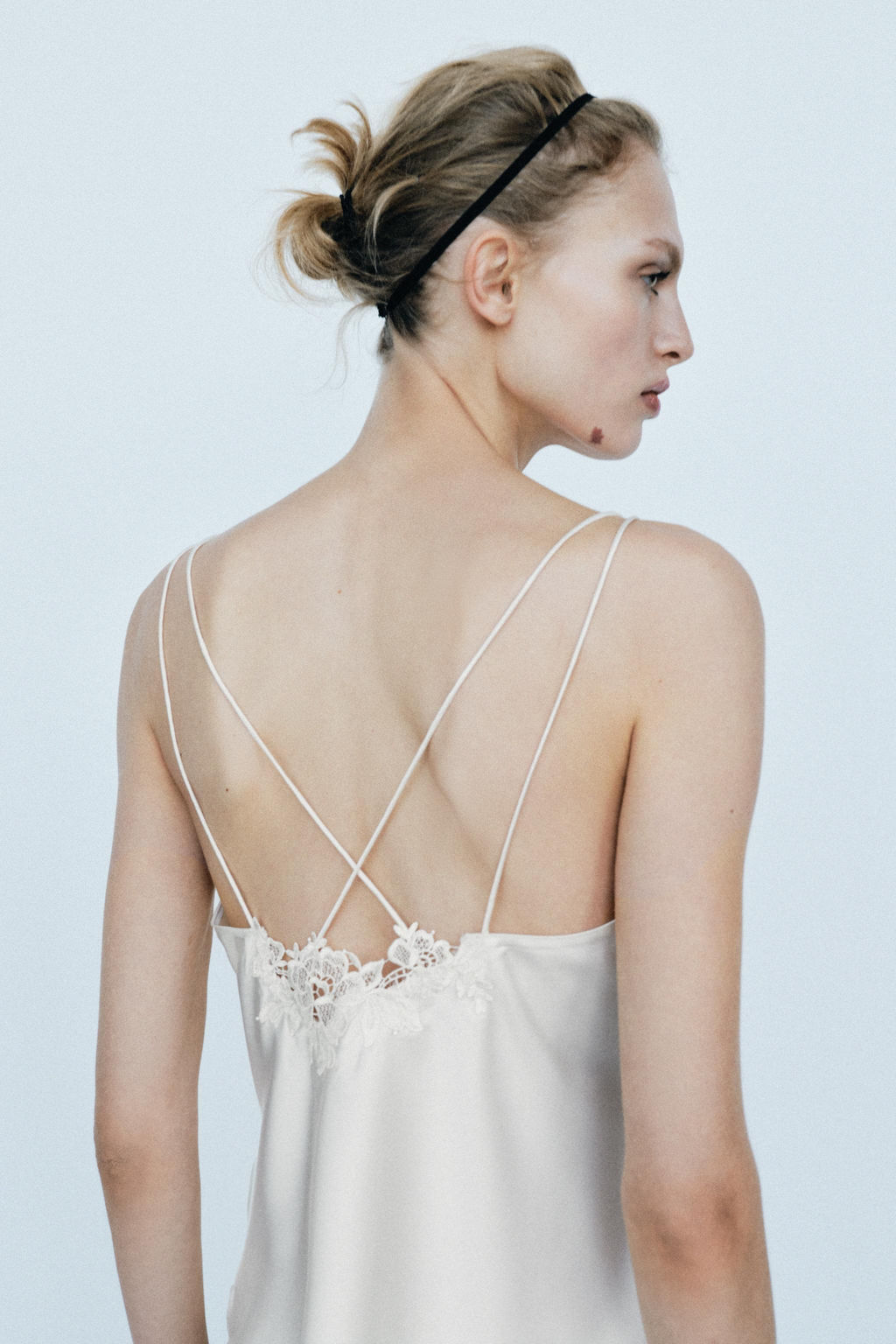 TOP SATINADO ENCAJE TIRAS CRUZADAS / Crudo - Zara фото 6