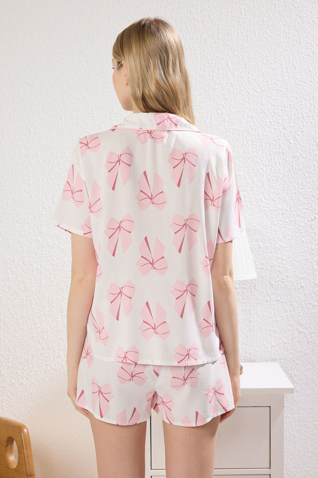 Trendyolmilla Ekru-Pembe Kurdeleli Canta Hediyeli Sortlu Viskon Dokuma Pijama Tak?m? THMSS25PT00309  фото 5