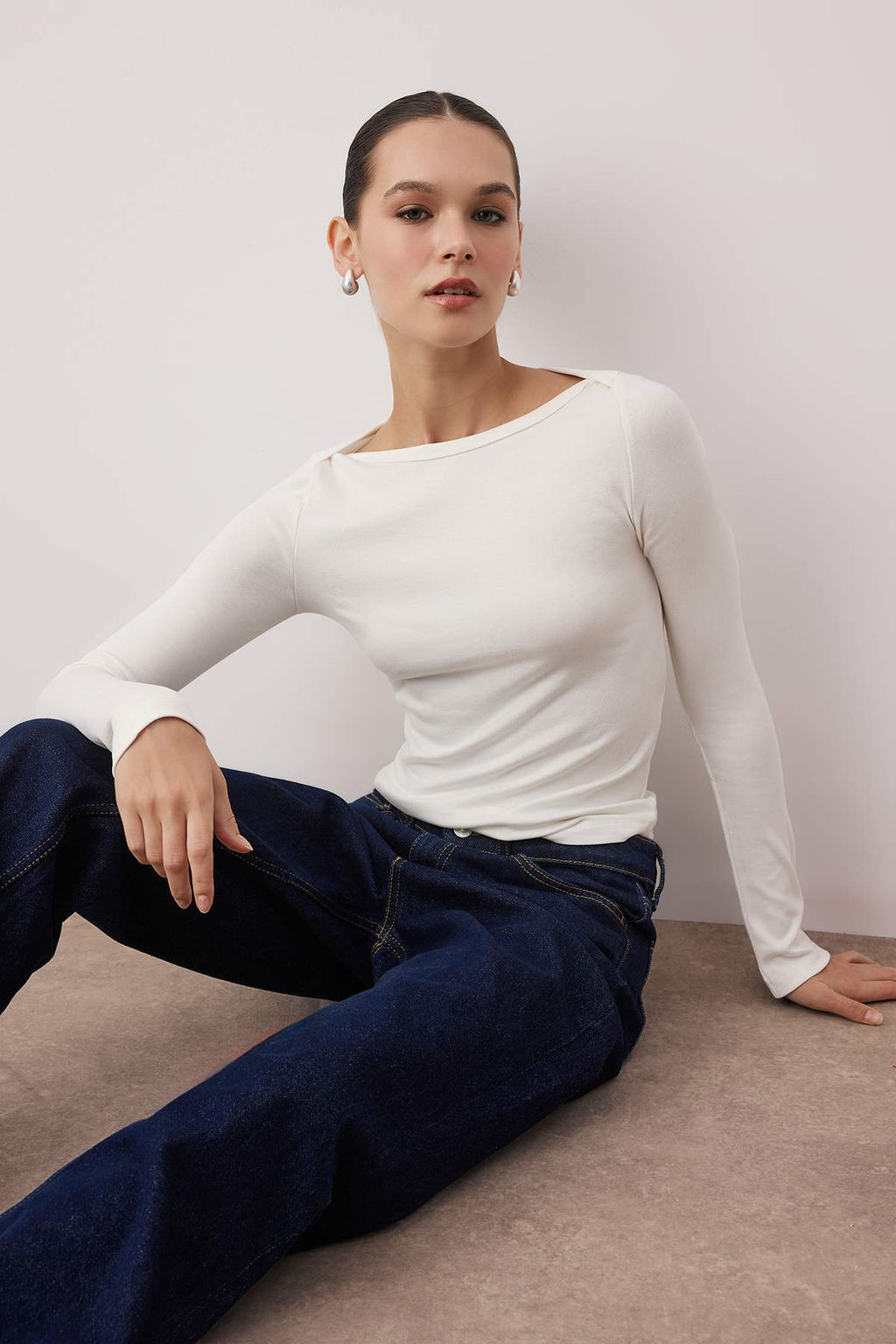 Ekru Siyah Kay?k Yaka Vucuda Oturan Esnek Orme Bluz TWOAW26BZ00072