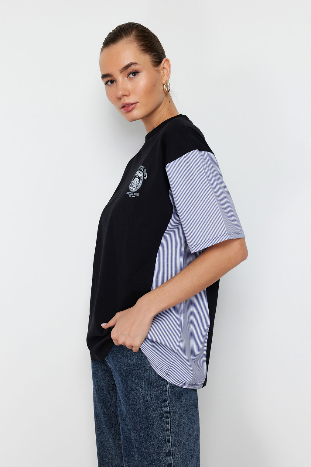 TRENDYOLMILLA Siyah Oversize/Genis Kal?p Poplin Detayl? Bask?l? Orme T-Shirt TWOSS24TS00005 фото 3