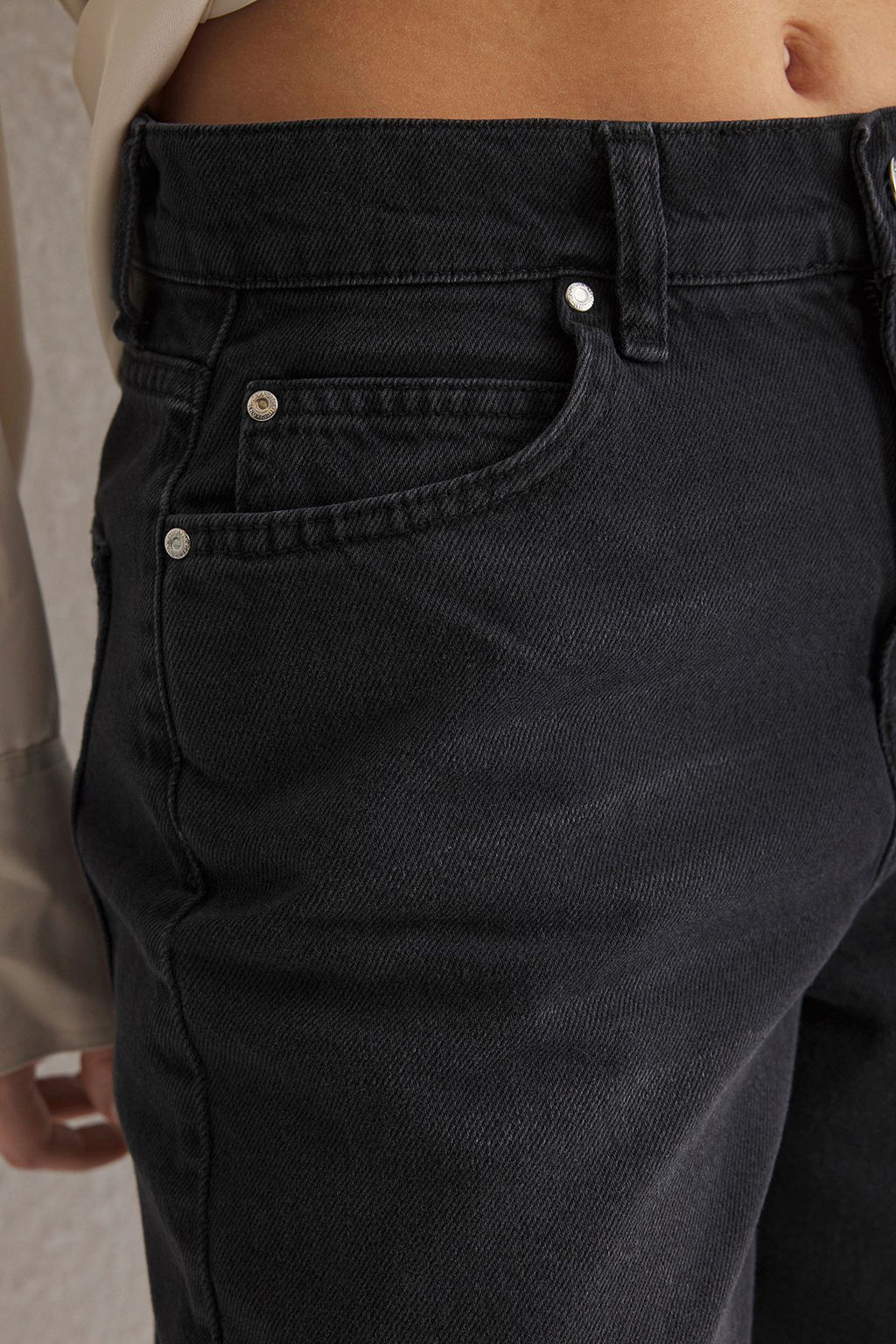 Siyah Yuksek Bel Denim Bermuda TWOSS25SR00017