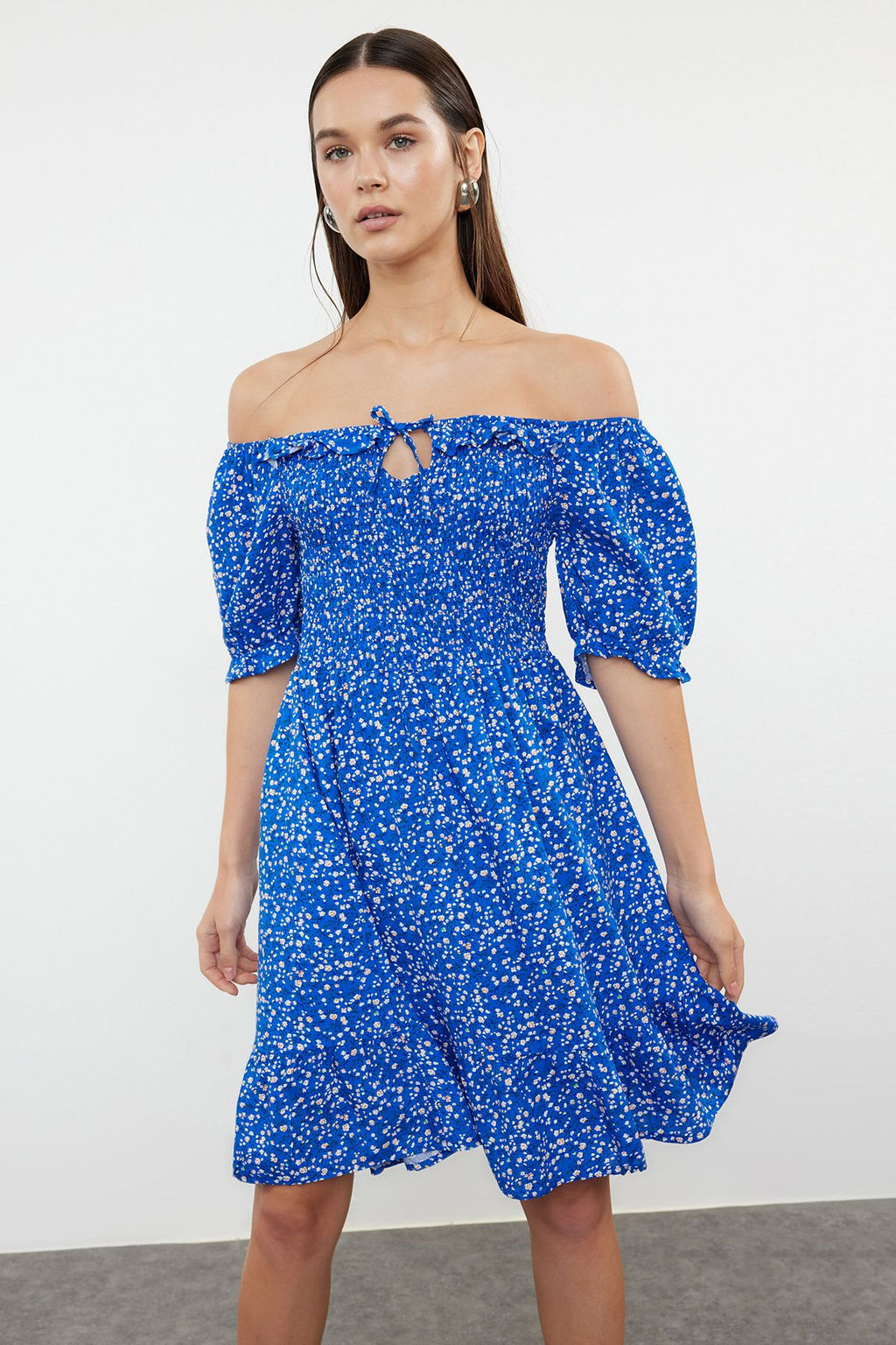 Mavi Cicekli Desenli Skater Etekli Carmen Yaka Viskon Dokuma Elbise TWOSS24EL01033