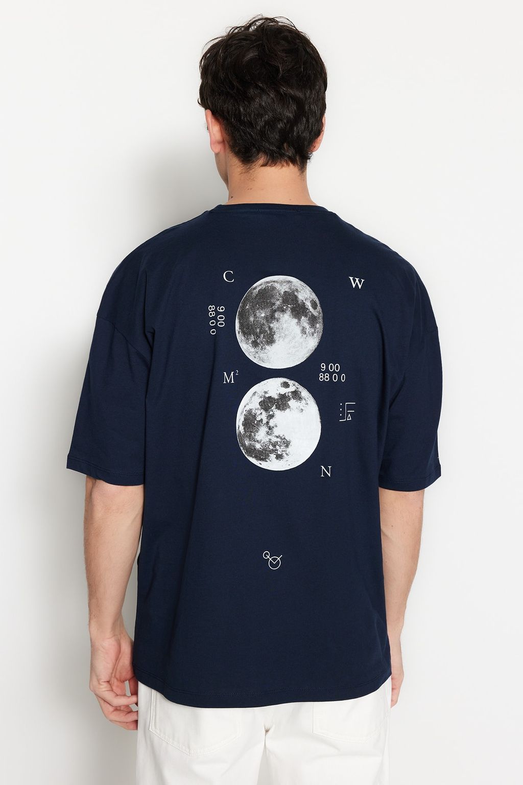 TRENDYOL MAN Lacivert Oversize/Genis Kesim Uzay Bask?l? Etiket Detayl? %100 Pamuklu T-Shirt TMNSS23TS00125 - Trendyolmilla фото 13