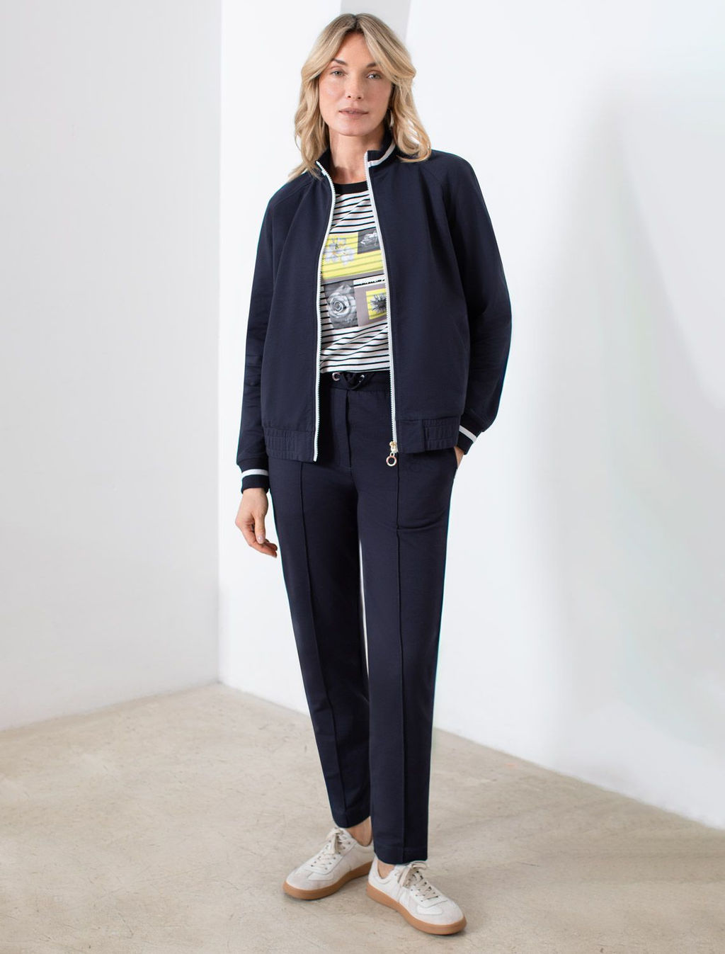 Бомбер среднего объема из футера двухнитки с эластаном - Vilatte фото 5