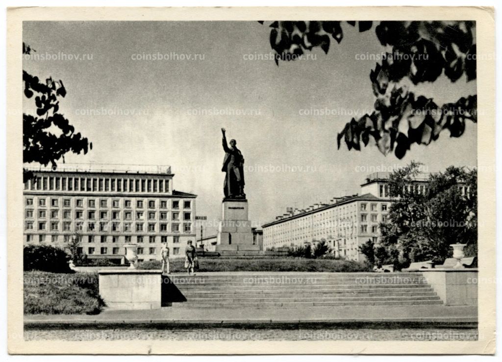 Открытка Ленинград  Щемиловка. Памятник Володарскому