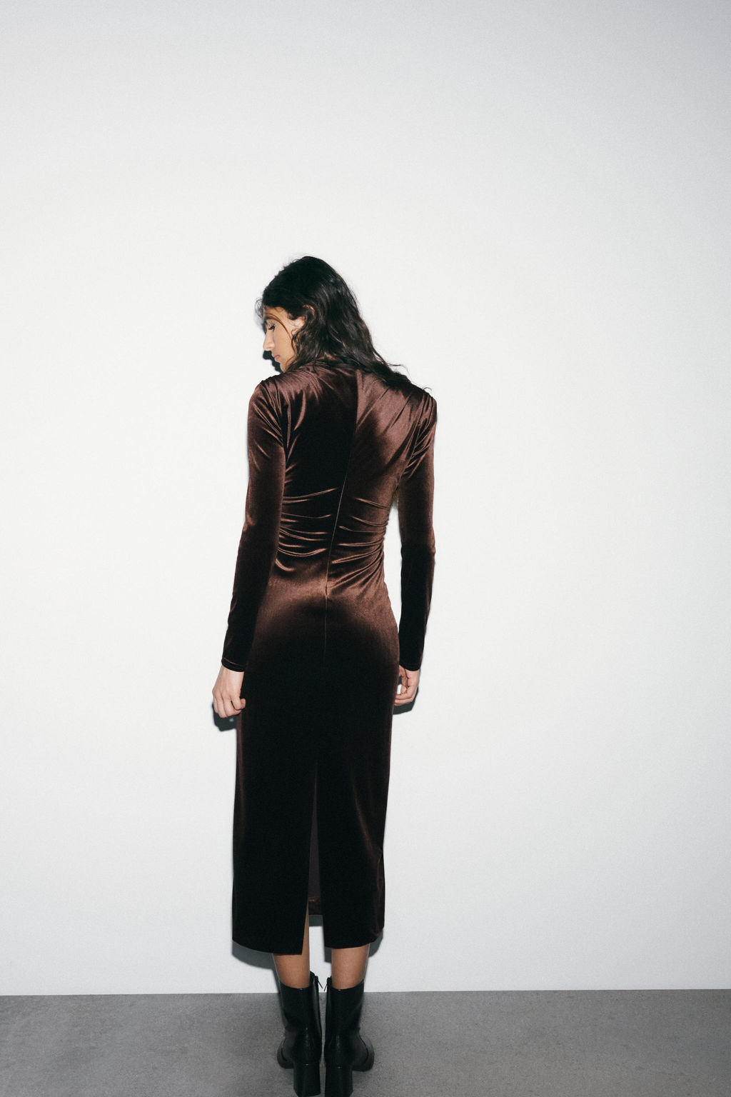 DRAPED VELVET MIDI DRESS - Zara фото 5