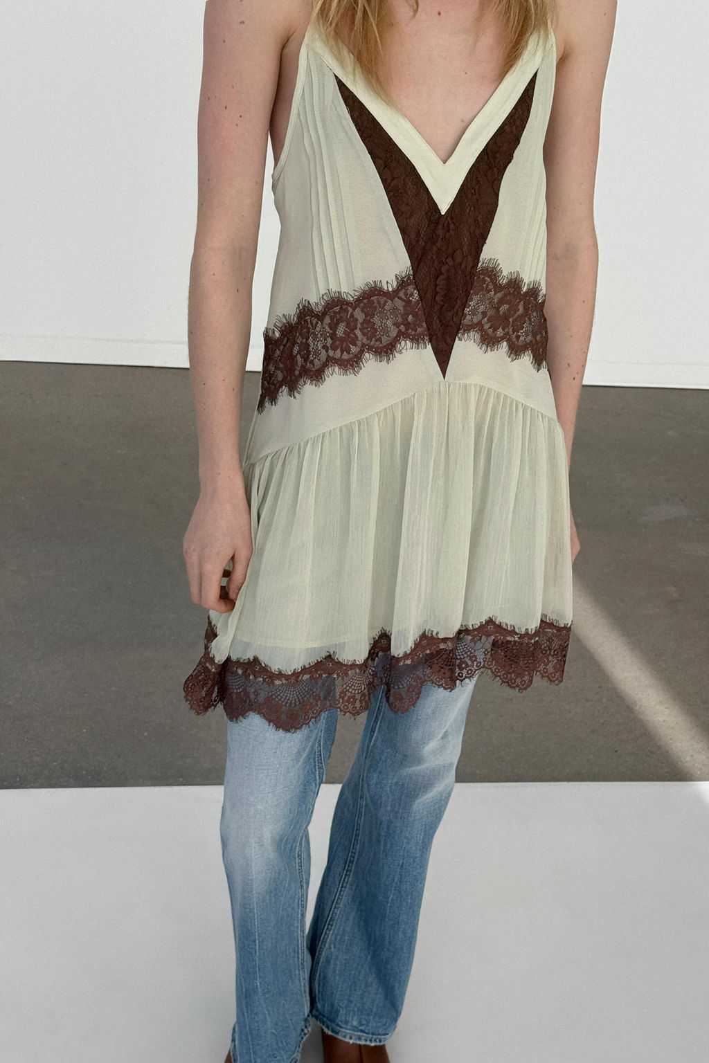SHORT DRESS WITH CONTRAST LACE - Zara фото 8