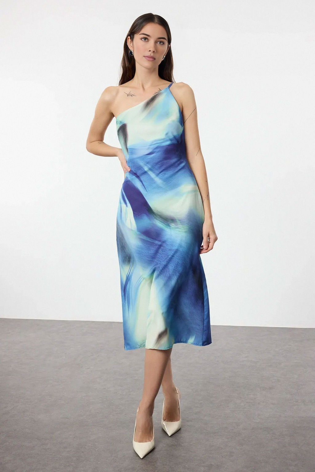 TRENDYOLMILLA Mavi Soyut Desenli Duz Kesim Pelerin Detayl? Maxi Astarl? Sifon Dokuma Elbise TWOSS25EL00014 фото 2