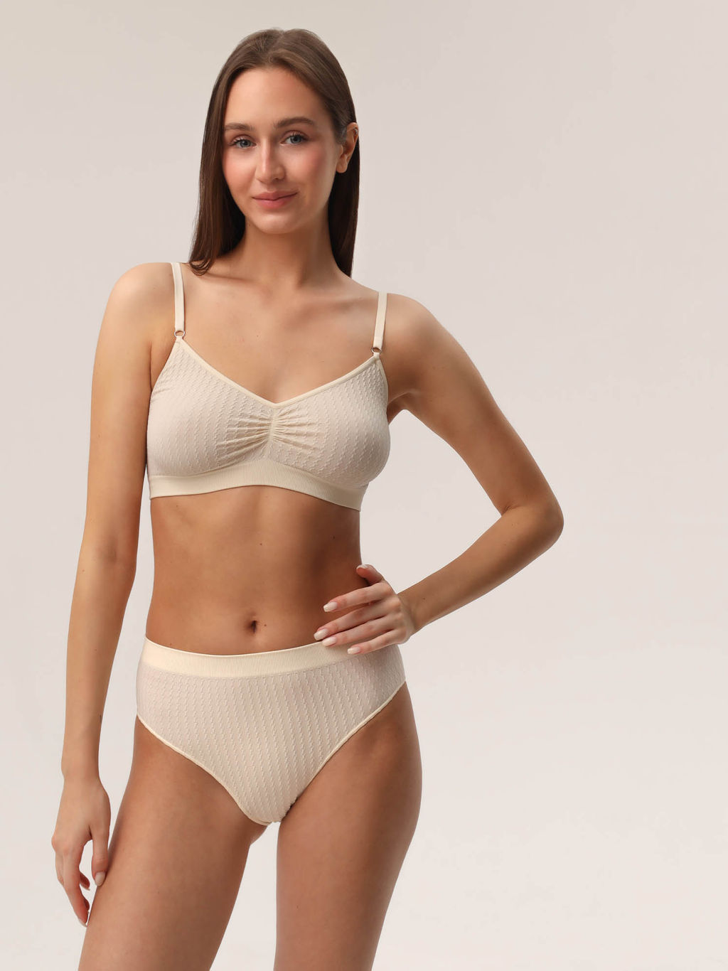 Топ женский на тонких бретелях с плетением цепочка HOME COLLECTION - Rossoporpora фото 50