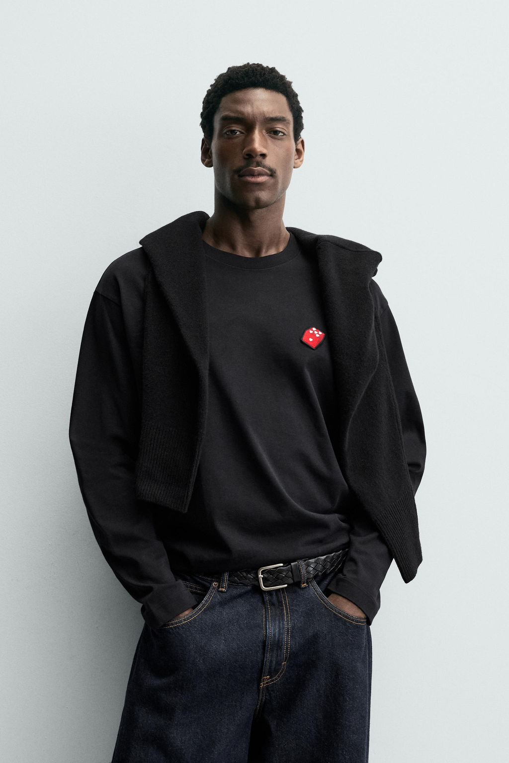 T-SHIRT WITH DICE HEARTS PATCH - Zara фото 2