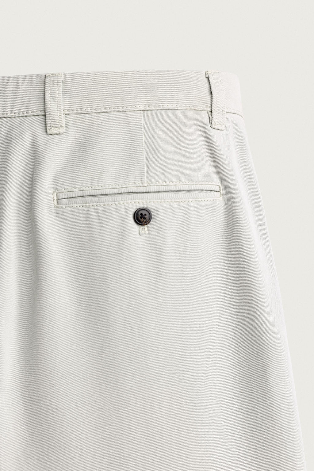 PANTAL?N CHINO STRAIGHT FIT PLIEGUES / Gris