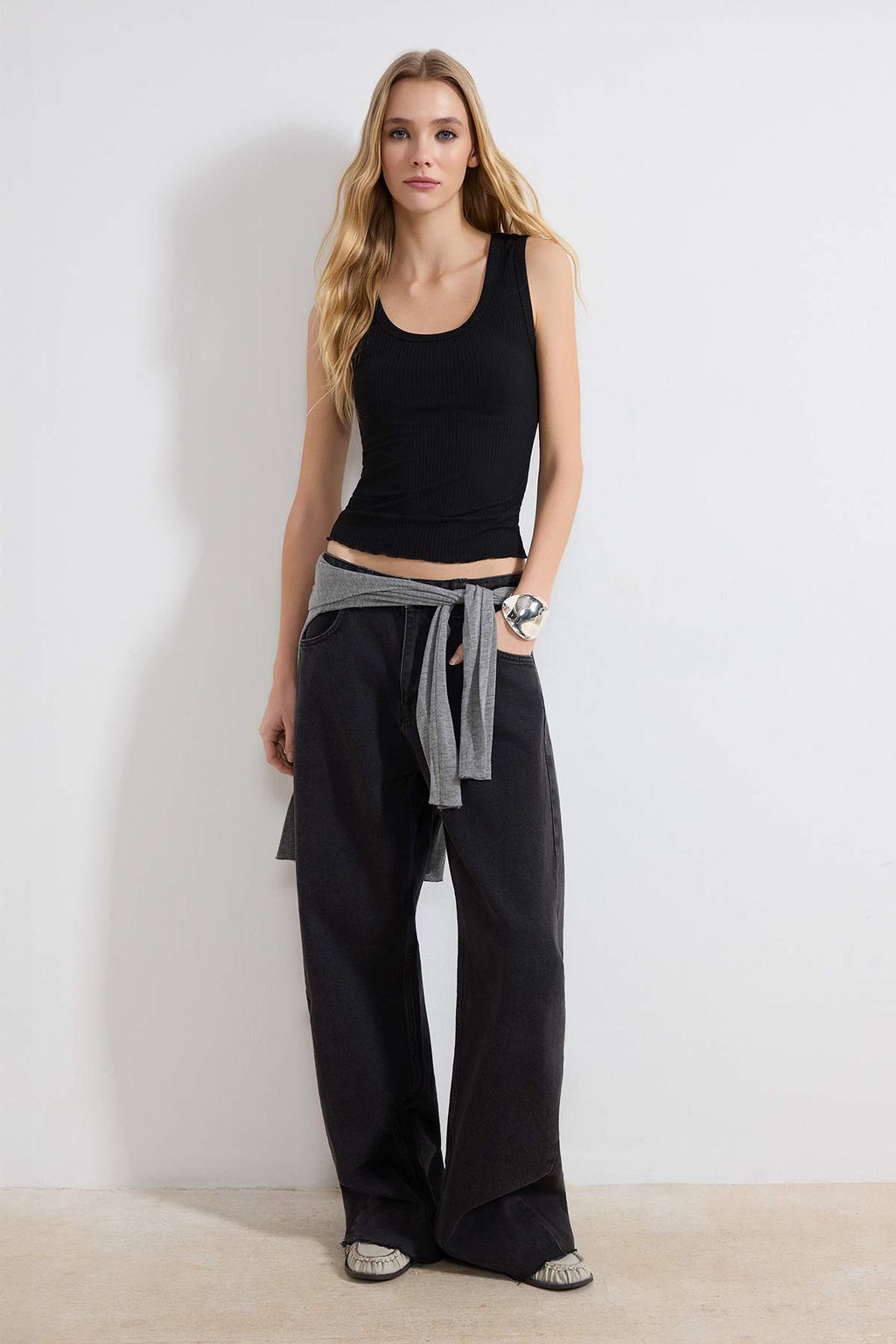 Siyah Fitted/Vucuda Oturan Ince Ask?l? Kolsuz Fitilli Esnek Orme Atlet TWOSS26AL00007