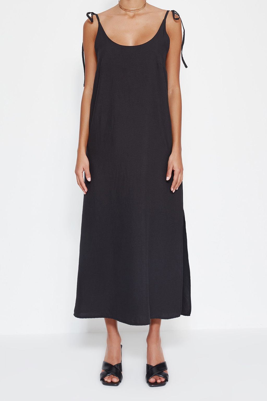 Siyah Duz Kesim Y?rtmacl? Ask?l? Midi Dokuma Elbise TWOSS23EL00413