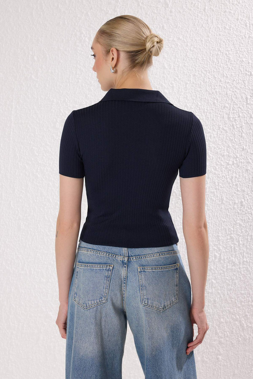 Trendyolmilla Siyah*001-Kahverengi Basic Polo Yaka Ikili Paket Triko Ince Bluz TWOSS25BZ00503 фото 13