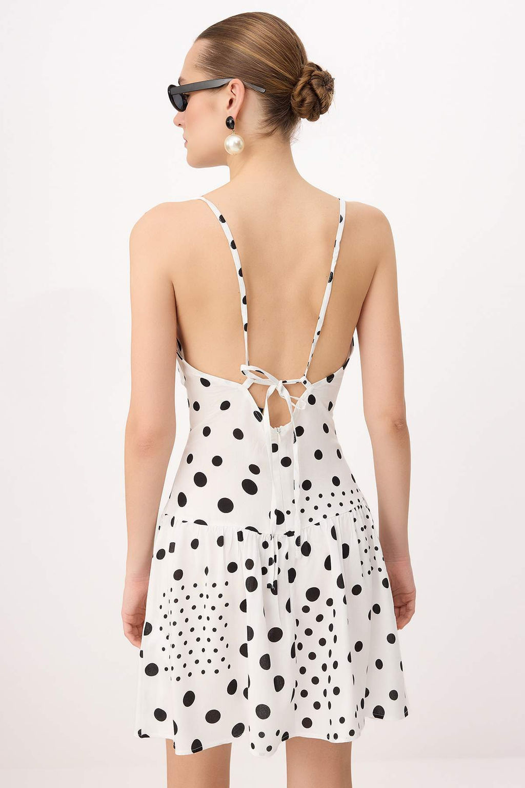 Siyah-Beyaz Puantiyeli Mini Dokuma Elbise TWOSS26EL00324 - Trendyolmilla фото 4