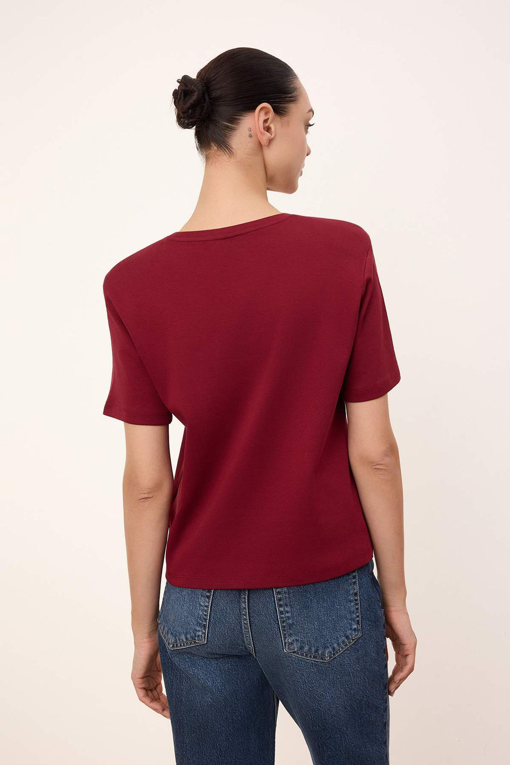 Siyah Regular/Normal Kal?p K?sa Kollu Vatkal? Interlok Orme T-Shirt TWOSS26TS00005 - Trendyolmilla фото 7
