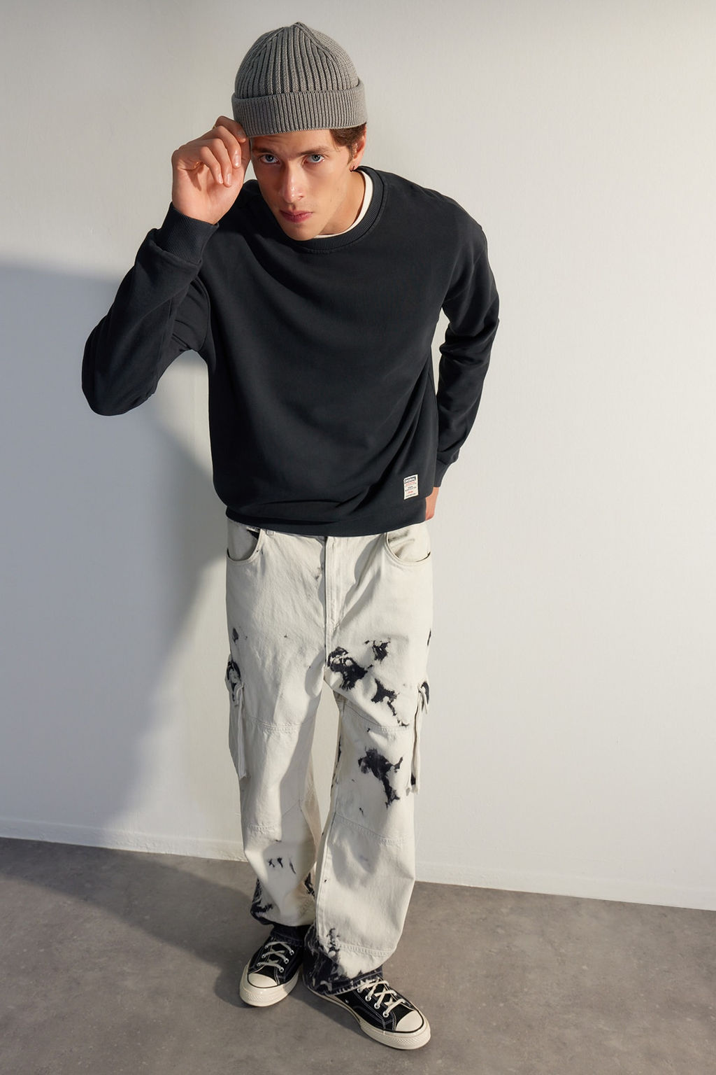 TRENDYOL MAN Yesil %100 Pamuk Premium Oversize/Genis Kesim Eskitme/Soluk Efektli Sweatshirt TMNAW24SW00021