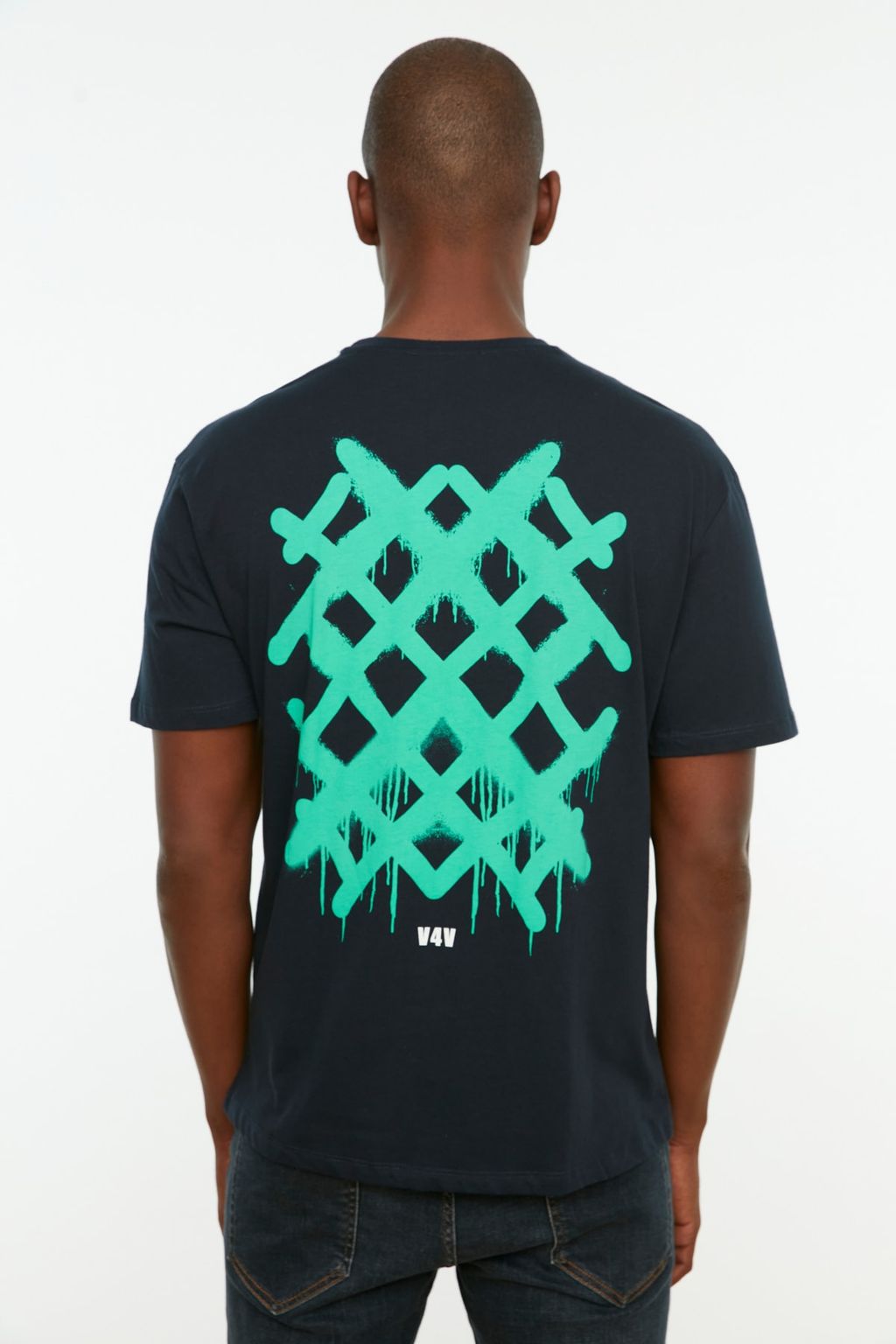TRENDYOL MAN Lacivert Oversize/Genis Kesim K?sa Kollu Geometrik Bask?l? %100 Pamuklu T-Shirt TMNSS20TS1036